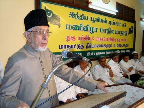 गुलाम महमूद बनातवाला ने अल्पसंख्यकों और संसदीय इतिहास से संबंधित मुद्दों पर अंग्रेजी और उर्दू भाषा में कई लेख लिखे हैं। उनकी यह तस्वीर जून 2008 की है। जब वे चेन्नई में जनसभा के दौरान भाषण दे रहे थे।