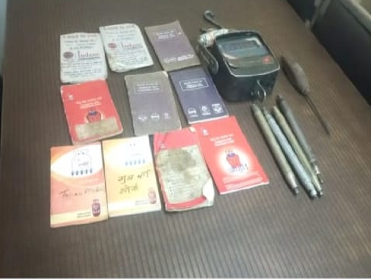 राज बोरवेल्स से टीम ने गैस कार्ड वगैरह भी बरामद किया है