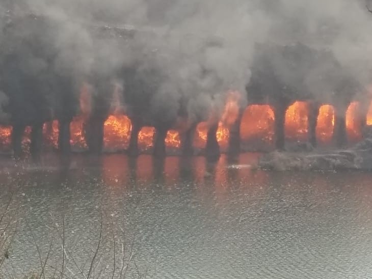 माइंस से निकलता धुआं।