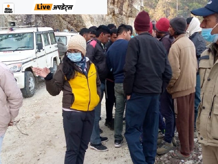 जीप खाई में गिरने से 14 लोगों की मौत हो गई है।