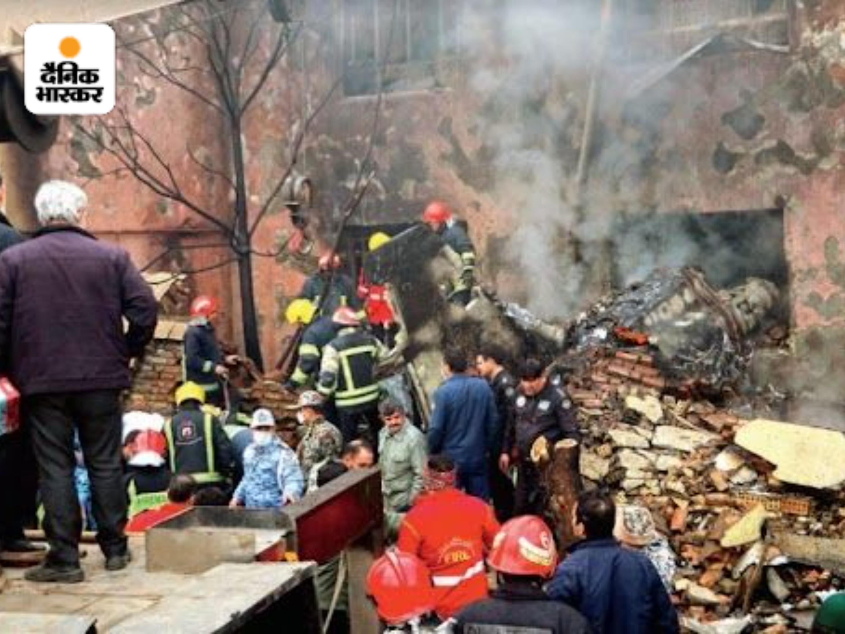 ईरानी वायुसेना के पास 1979 की इस्लामी क्रांति से पहले खरीदे गए अमेरिकी विमान और रूस के मिग और सुखोई विमान हैं।