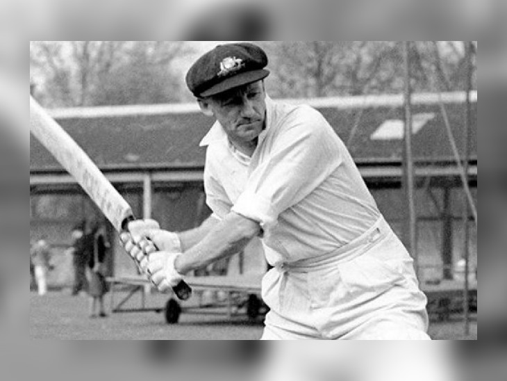 डॉन ब्रैडमैन ने अपने 52 टेस्ट में 29 शतकों और 99.94 के औसत से 6996 रन बनाए।