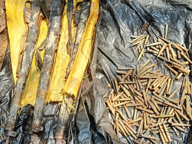 बरामद किया गया हथियार। - Dainik Bhaskar