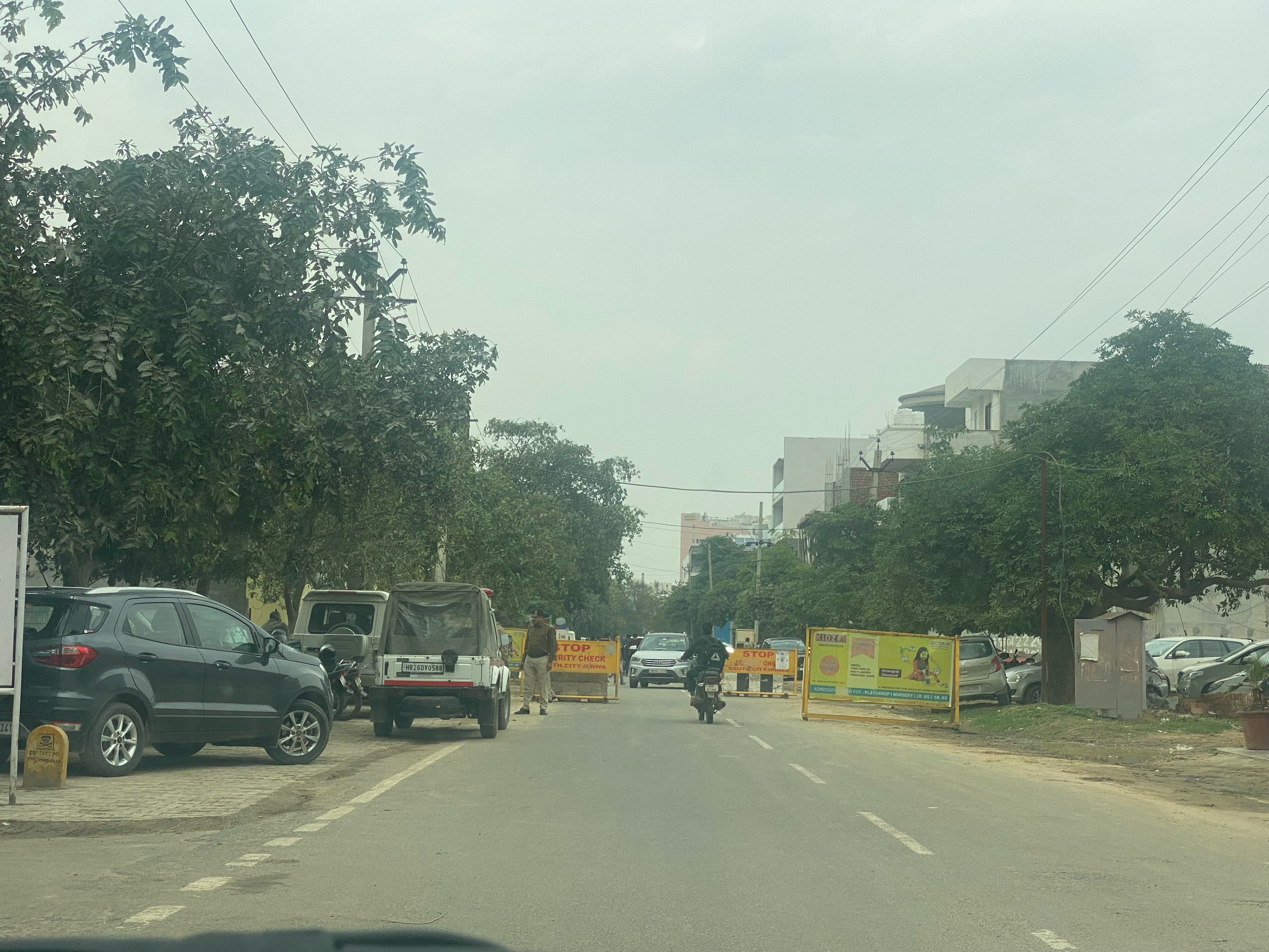 राम रहीम के गुरुग्राम स्थित नाम चर्चा घर में रहने के दौरान आसपास सख्त पहरा था।