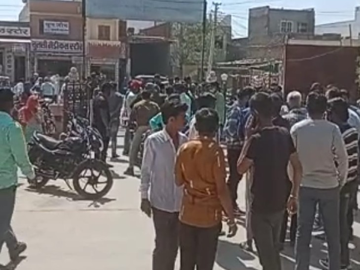 बाइक सवार बदमाश युवक को गोली मारकर भागे:जान से मारने की नीयत से की फायरिंग, हमलावरों की तलाश में जुटी पुलिस