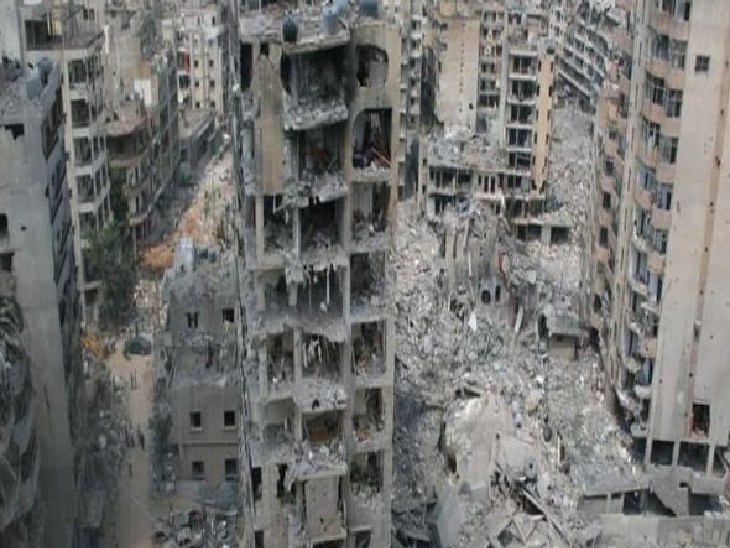 बम गिरने के बाद तबाही का मंजर