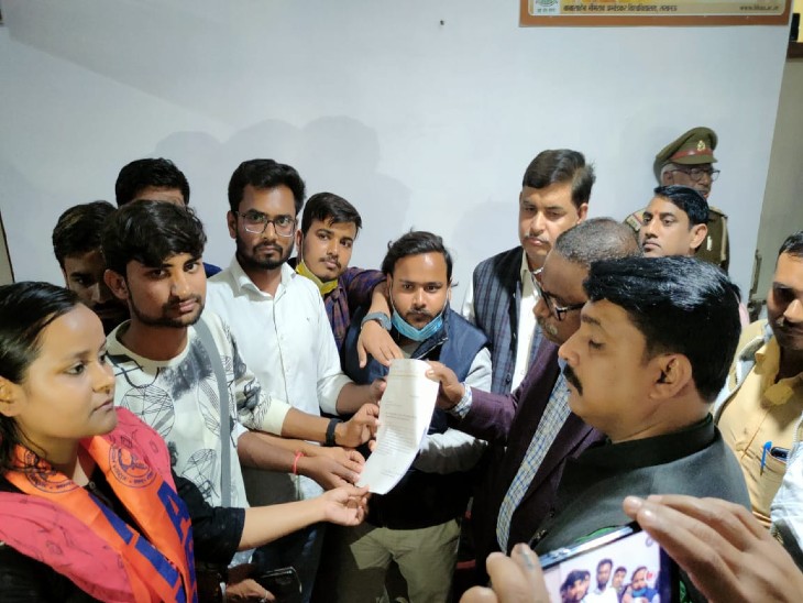 Students handing over the memorandum regarding the controversial poster