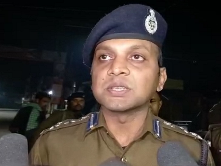 बीती रात घटनास्थल पर पहुंचे DIG सुजीत कुमार।