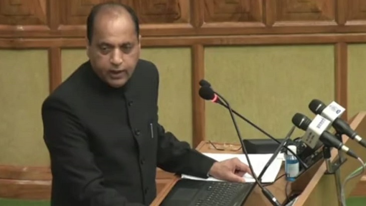 मुख्यमंत्री ने भाषण के दौरान विरोधी नेताओं के नाम लेकर निशाना साधा।