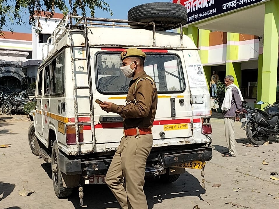 Gajraula police launched a campaign against staggered vehicles, stirred