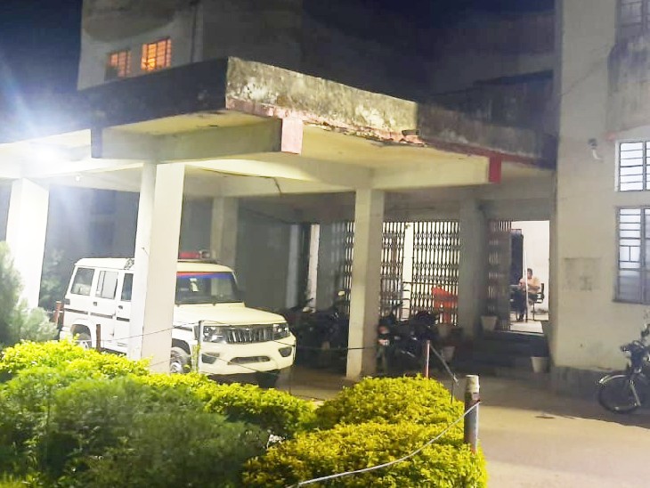 चारों को फिलहाल नगर थाने में रखा गया है।