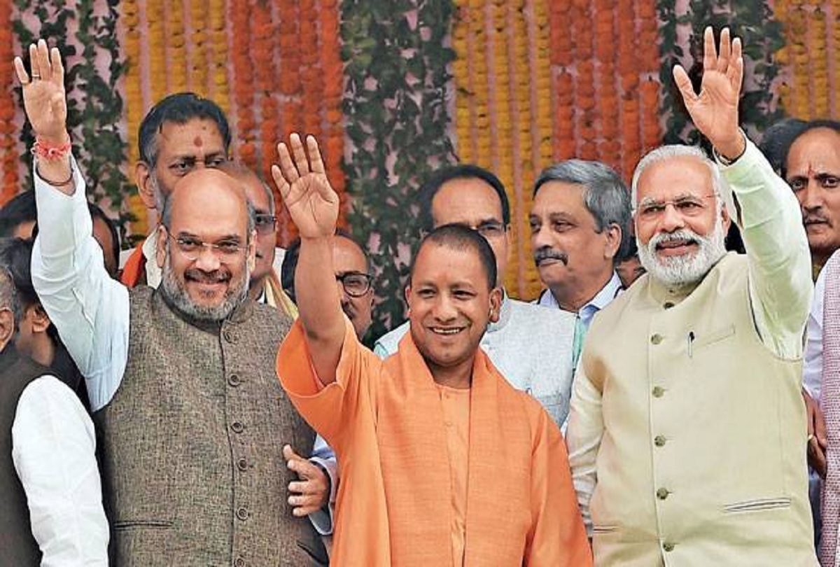 इस चुनाव में जीत के बाद योगी आदित्यनाथ बीजेपी में मोदी और शाह के बाद तीसरे बड़े नेता बन गए।