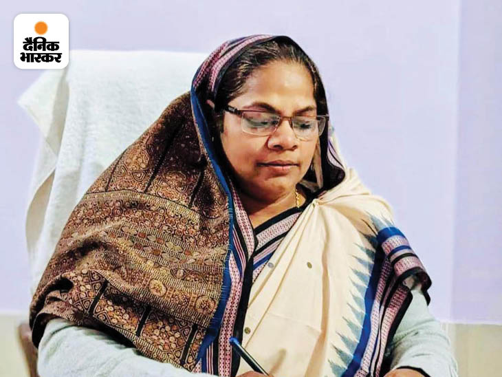 कांग्रेस छोड़कर सपा में शामिल हुईं ऊषा मौर्य को 91 हजार 497 वोट मिले। वहीं इस सीट पर भाजपा प्रत्याशी और योगी के मंत्री रहे रणवेंद्र प्रताप सिंह धुन्नी 66 हजार 602 वोट मिले। दोनों के बीच जीत और हार का अंतर 25 हजार से अधिक है।