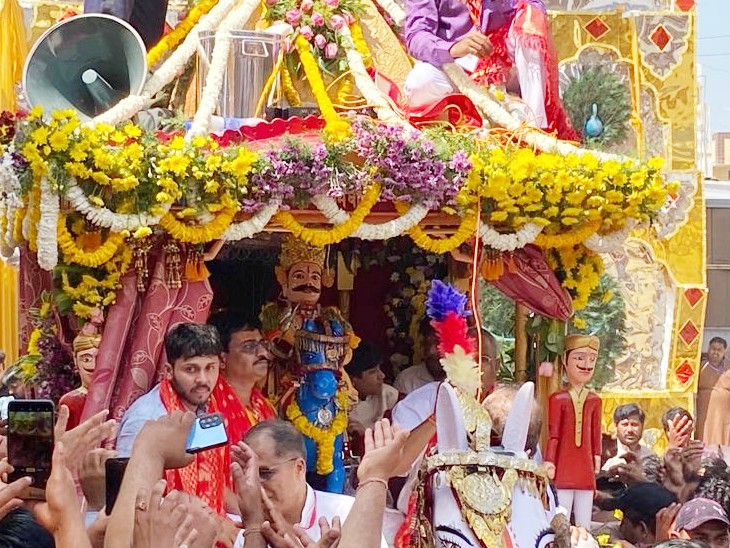 कोरोना के कारण दो साल बाद खाटूबाबा का मेला भरा। देश के अलग-अलग राज्यों से लोगों का आना मेले से पहले से ही शुरू हो गया था।