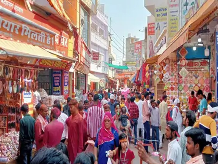 दो साल बाद मेला भरने से व्यापारी भी खुश हुए थे। लोगों ने खूब खरीददारी की जिससे दुकानदारों को फायदा मिला।