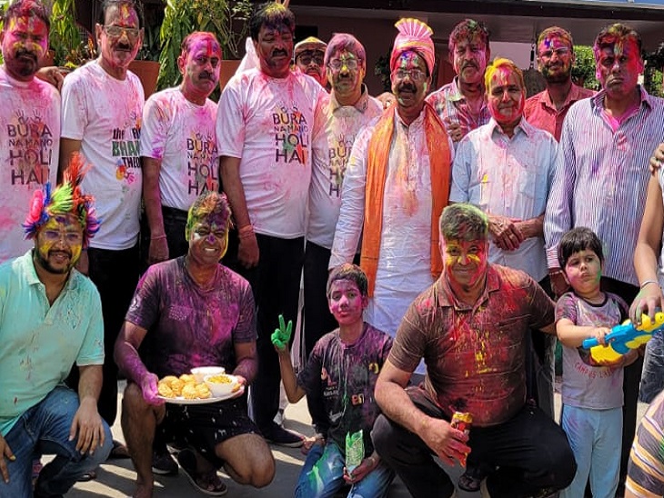 बिलासपुर से बीजेपी सांसद अरुण साव अपने समर्थकों के साथ।