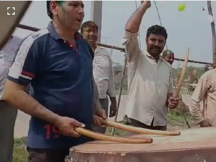 Played Holi by playing drums and drums in Greater Noida There is