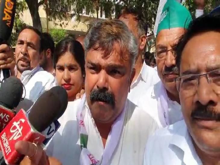 Sunil Rohta filled the form from RLD on Meerut-Ghaziabad seat