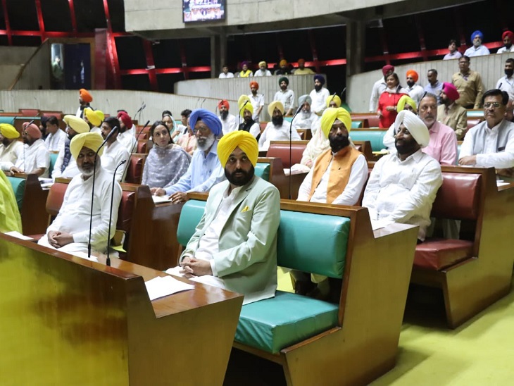विधानसभा सेशन के पहले दिन मौजूद CM भगवंत मान और अन्य विधायक