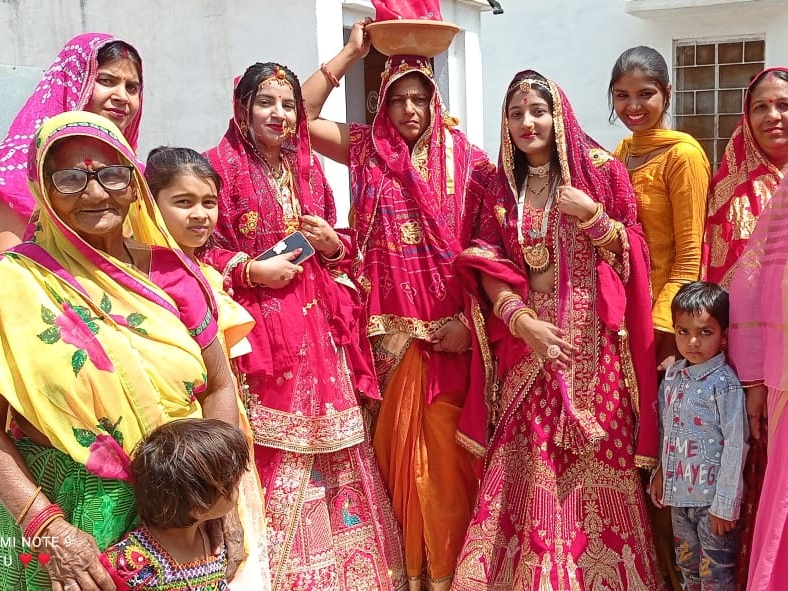 Gangaur statue made from house to house, newlyweds reached the potter's
