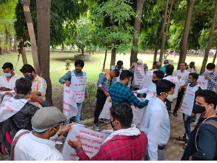 विरोध-प्रदर्शन के दौरान प्रतियोगियों ने भीख मांगकर किया था विरोध-प्रदर्शन