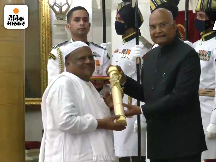 कर्नाटक के धारवाड़ के एक एग्रीकल्चर इनोवेटर अब्दुल खादर नादकत्तिन को पद्मश्री पुरस्कार मिला।