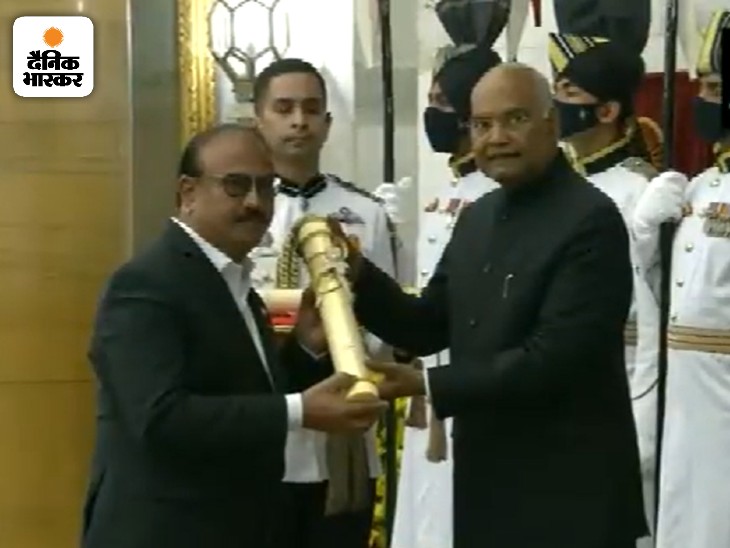 भारत बायोटेक के एमडी कृष्णा एला और संयुक्त एमडी सुचित्रा एला को पद्म भूषण से सम्मानित किया गया।