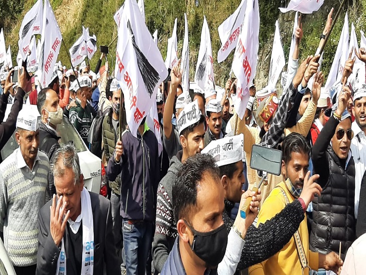 शिमला में पंजाब की जीत के बाद जलूस निकालते हुए AAP वर्कर। (फाइल फोटो)