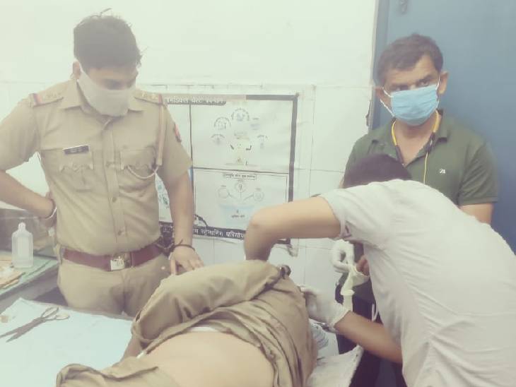 Prisoner vehicle collided with truck in Baghpat Uttarakhand Police ...
