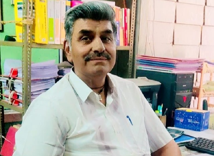 महिपाल लोमरोर के शुरूआती कोच नगेंद्र कमल पुरोहित।