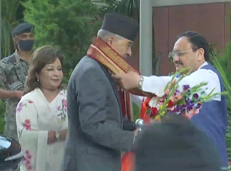 भाजपा मुख्यालय में देउबा का स्वागत पार्टी अध्यक्ष जे पी नड्&zwnj;डा ने किया।