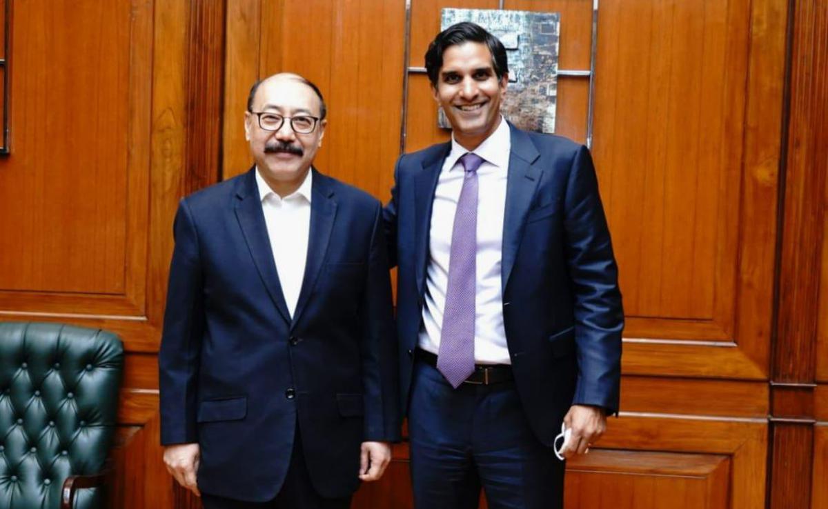 दिल्ली में गुरुवार को हुई एक बैठक के दौरान विदेश सचिव हर्ष श्रृंगला के साथ अमेरिकी डिप्टी NSA दलीप सिंह।