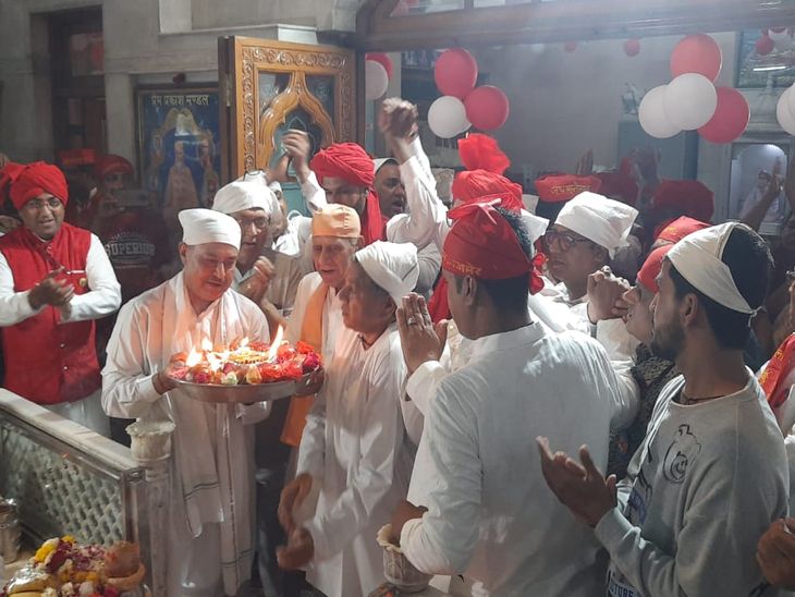 देहली गेट मंदिर में की गई पूजा अर्चना।