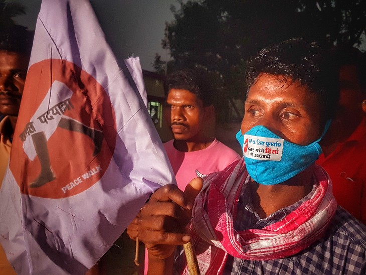 छत्तीसगढ़ सरकार से ग्रामीणों की मांग है कि उन्हें फिर से बसाने की व्यवस्था करें