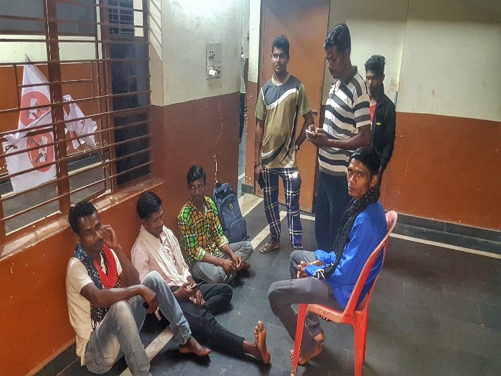 ग्रामीण चाहते हैं कि उन्हें छत्तीसगढ़ में सुरक्षित जगहों पर बसाकर रोजगार और शिक्षा की व्यवस्था की जाए