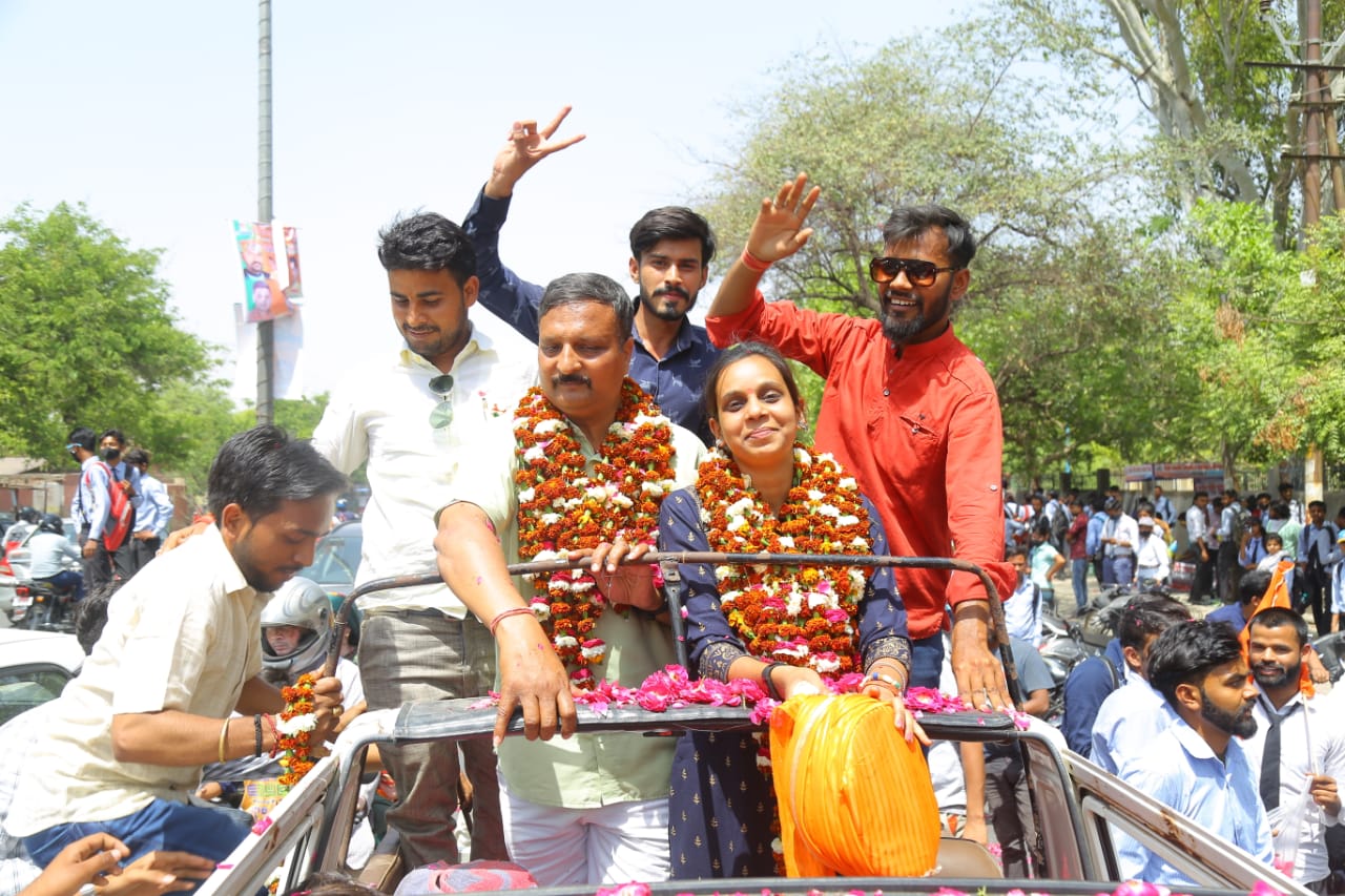 journey from Khandari to Agra College, discussion with students