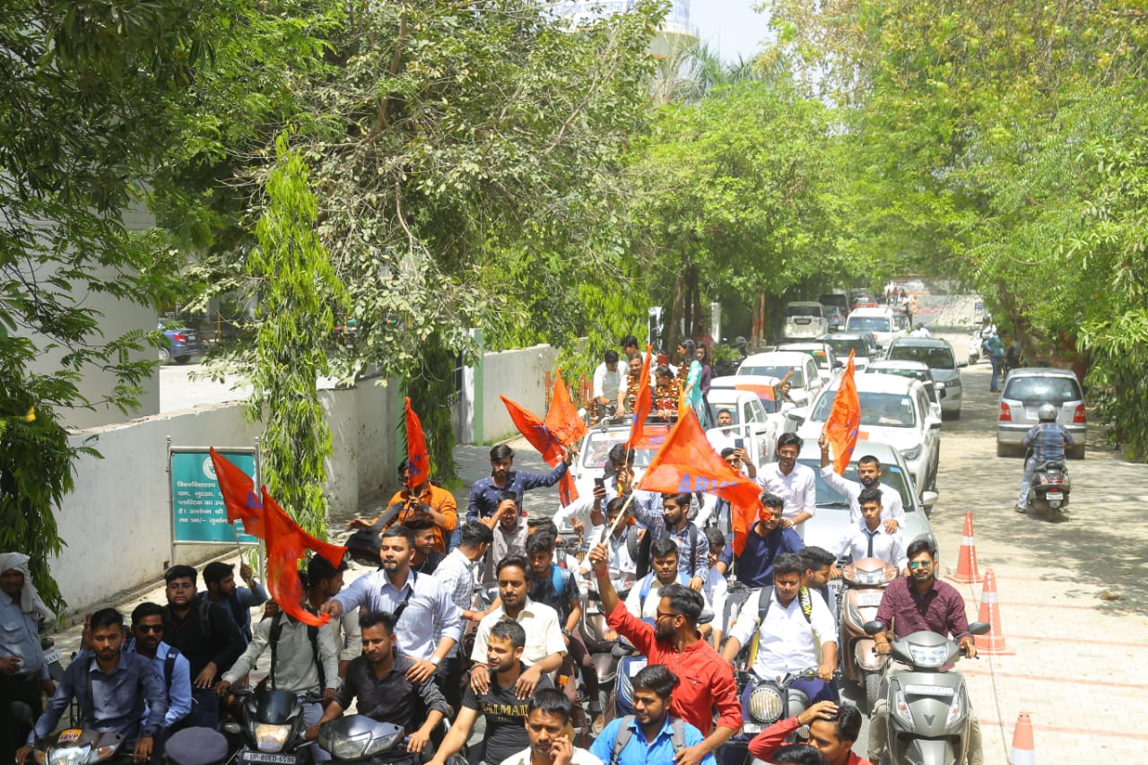 journey from Khandari to Agra College, discussion with students