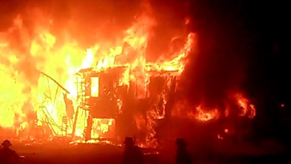 गांव जलने की प्रतीकात्मक तस्वीर