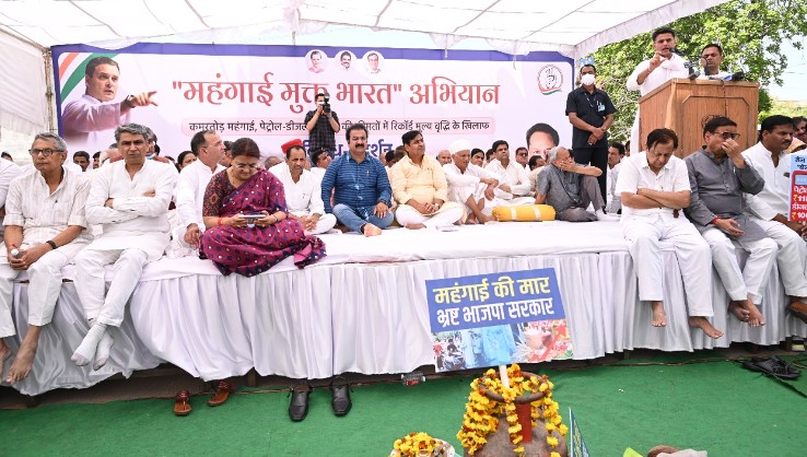 राजस्थान के पूर्व उपमुख्यमंत्री सचिन पायलट ने भी धरने को संबोधित किया।