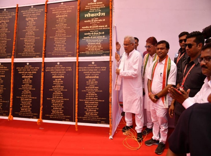 128 करोड़ रुपए के विकासकार्यों की सौगात दी।