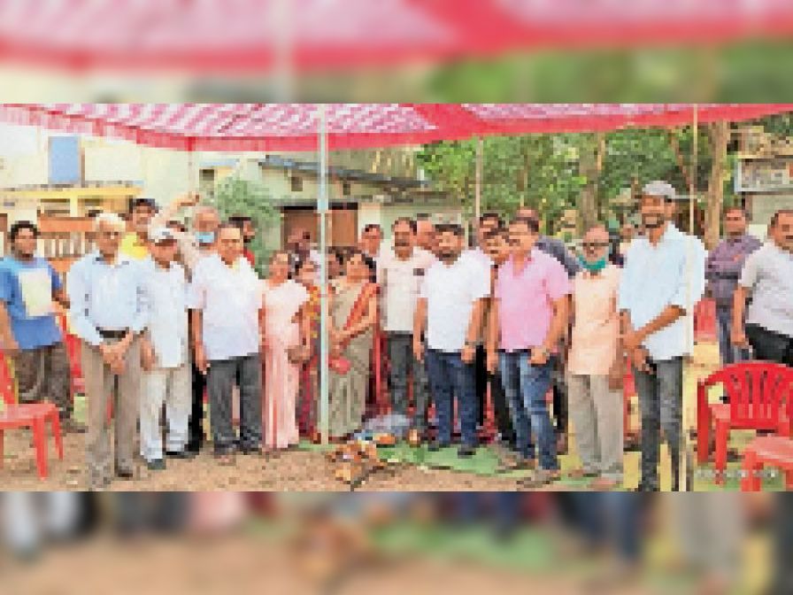 हुडको को एस्ट्रो टर्फ बैडमिंटन कोर्ट की सौगात|भिलाई,Bhilai - Dainik Bhaskar
