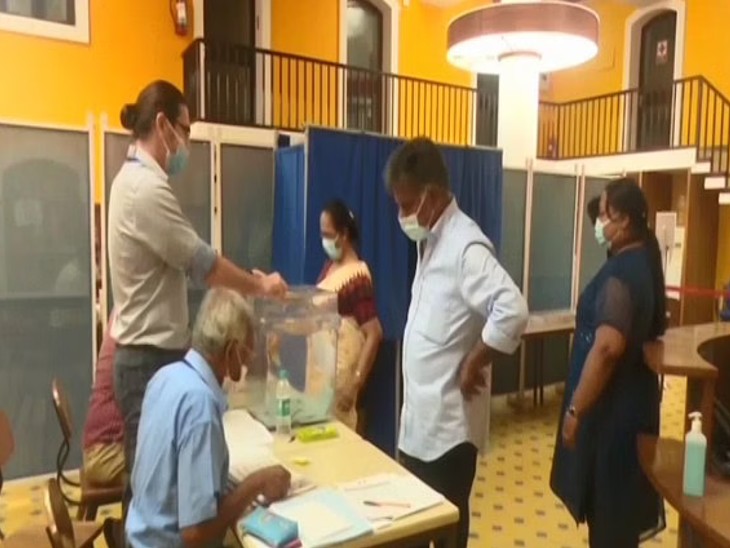 पुडुचेरी में सुबह 8 बजे से मतदान शुरू हुआ जो शाम 7 बजे तक चला।