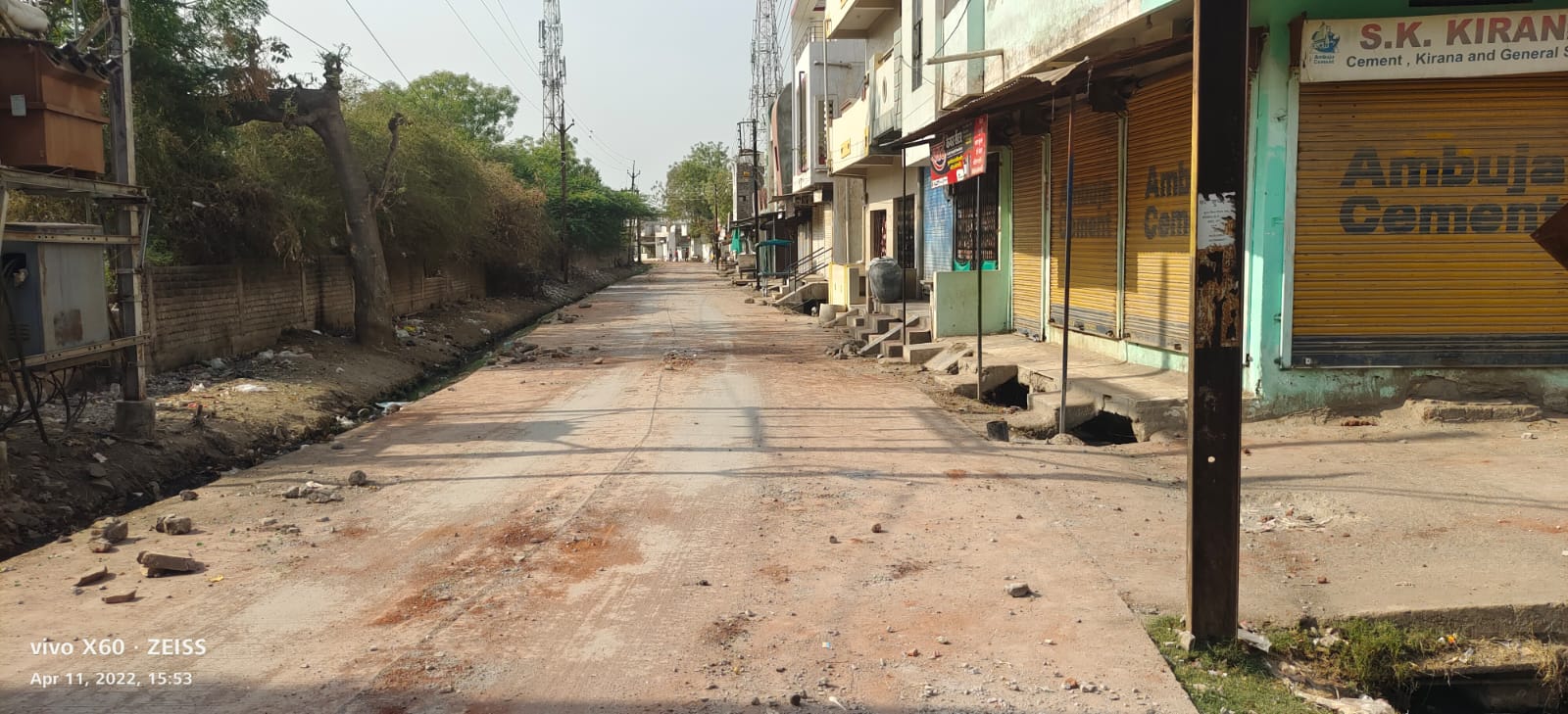 कर्फ्यू के बाद शहर पूरी तरह बंद है।