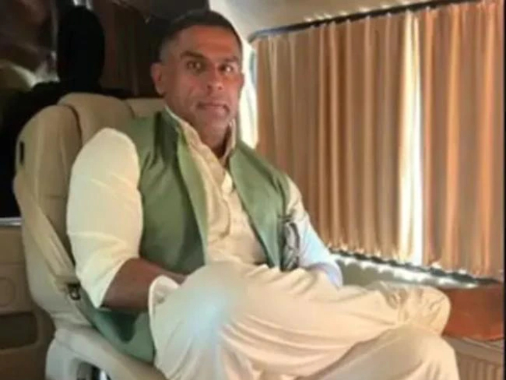 आलिया भट्ट के बड़े भाई राहुल भट्ट ने एक्ट्रेस की मेहंदी सेरेमनी से फोटो शेयर किया है।