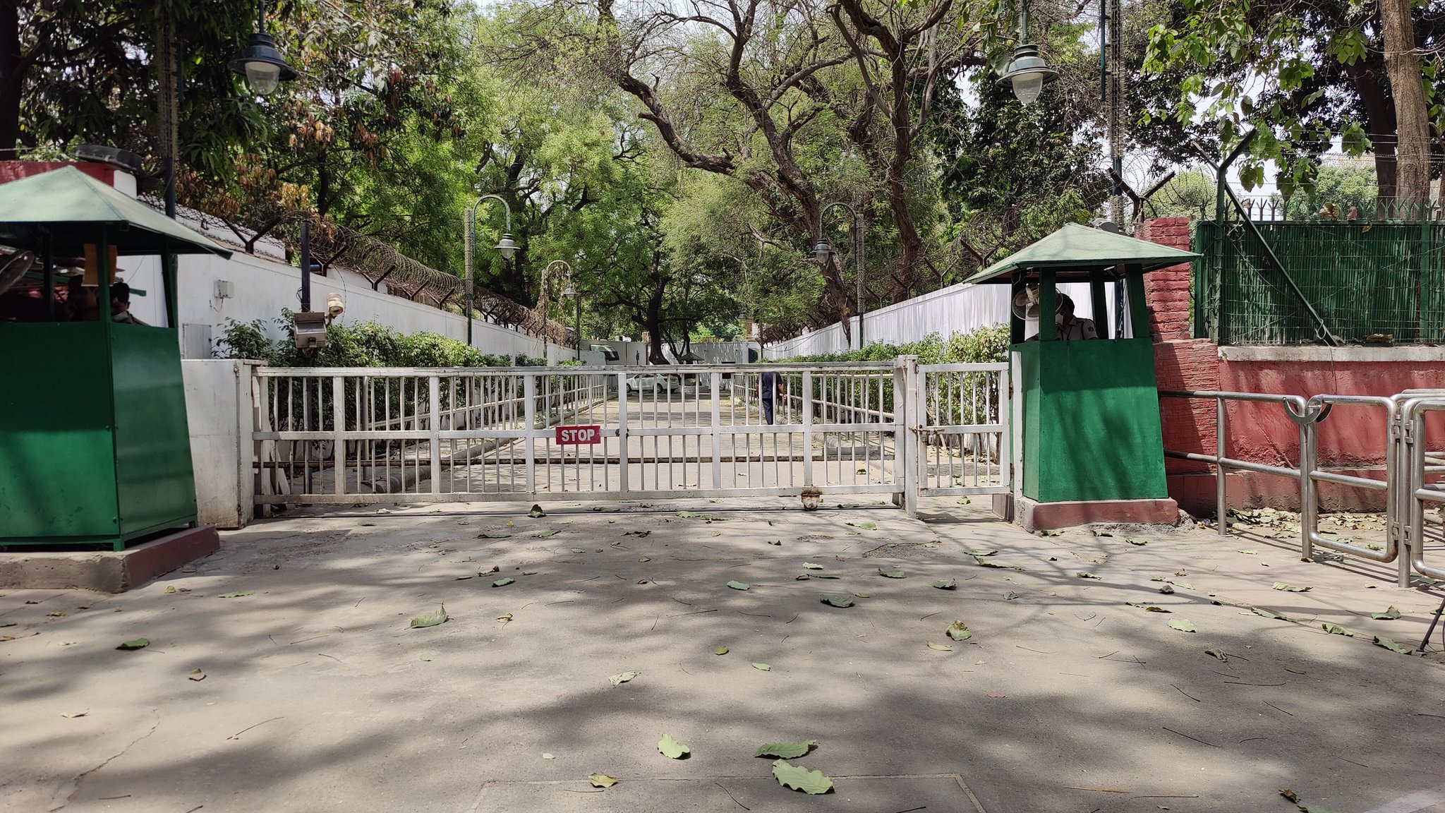 10 जनपथ पर करीब 4 घंटे तक यह बैठक चली। बैठक में करीब 14 नेता शामिल हुए।