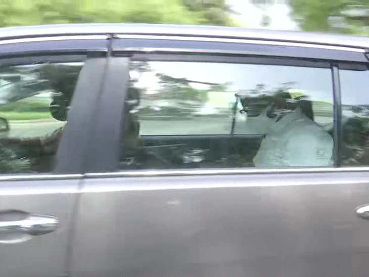 प्रशांत किशोर ने 2024 लोकसभा चुनाव के साथ-साथ आगामी असेंबली चुनाव पर भी एक प्रजेंटेशन दिया है।