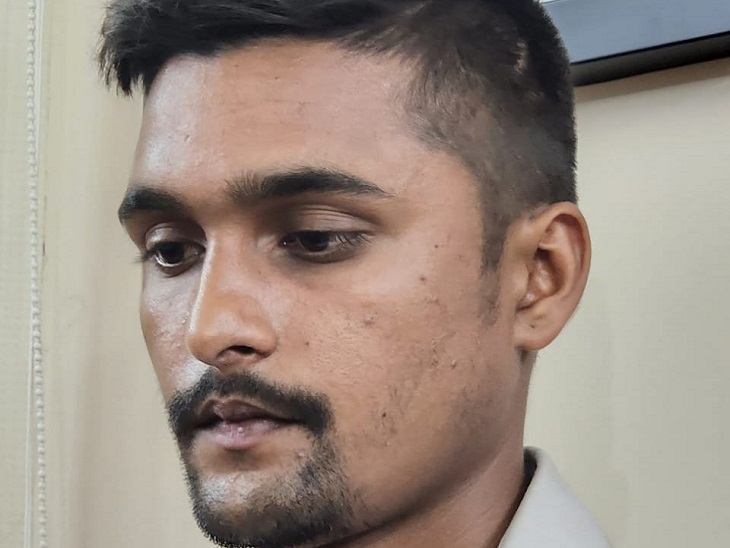 पुलिस गिरफ्त में एक आरोपी।