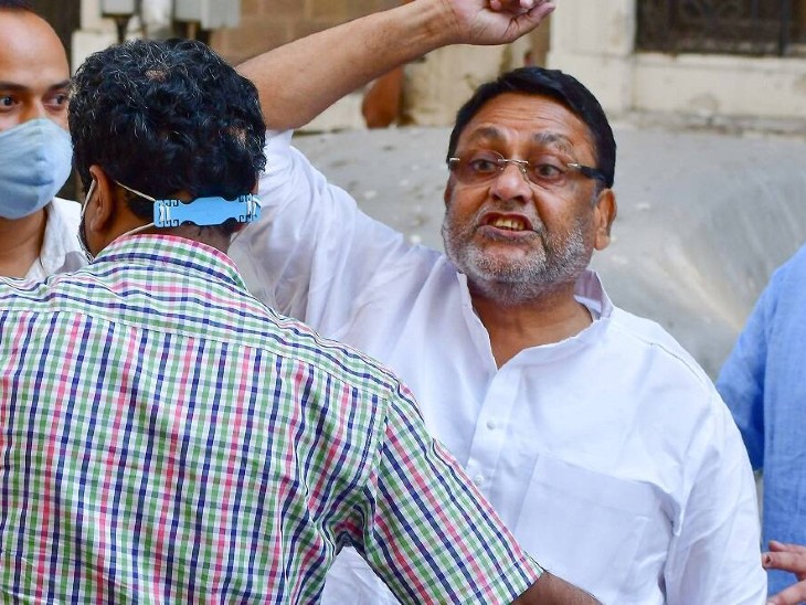 मलिक को 23 फरवरी को ईडी ने गिरफ्तार किया था। यह उसी दिन की तस्वीर है।
