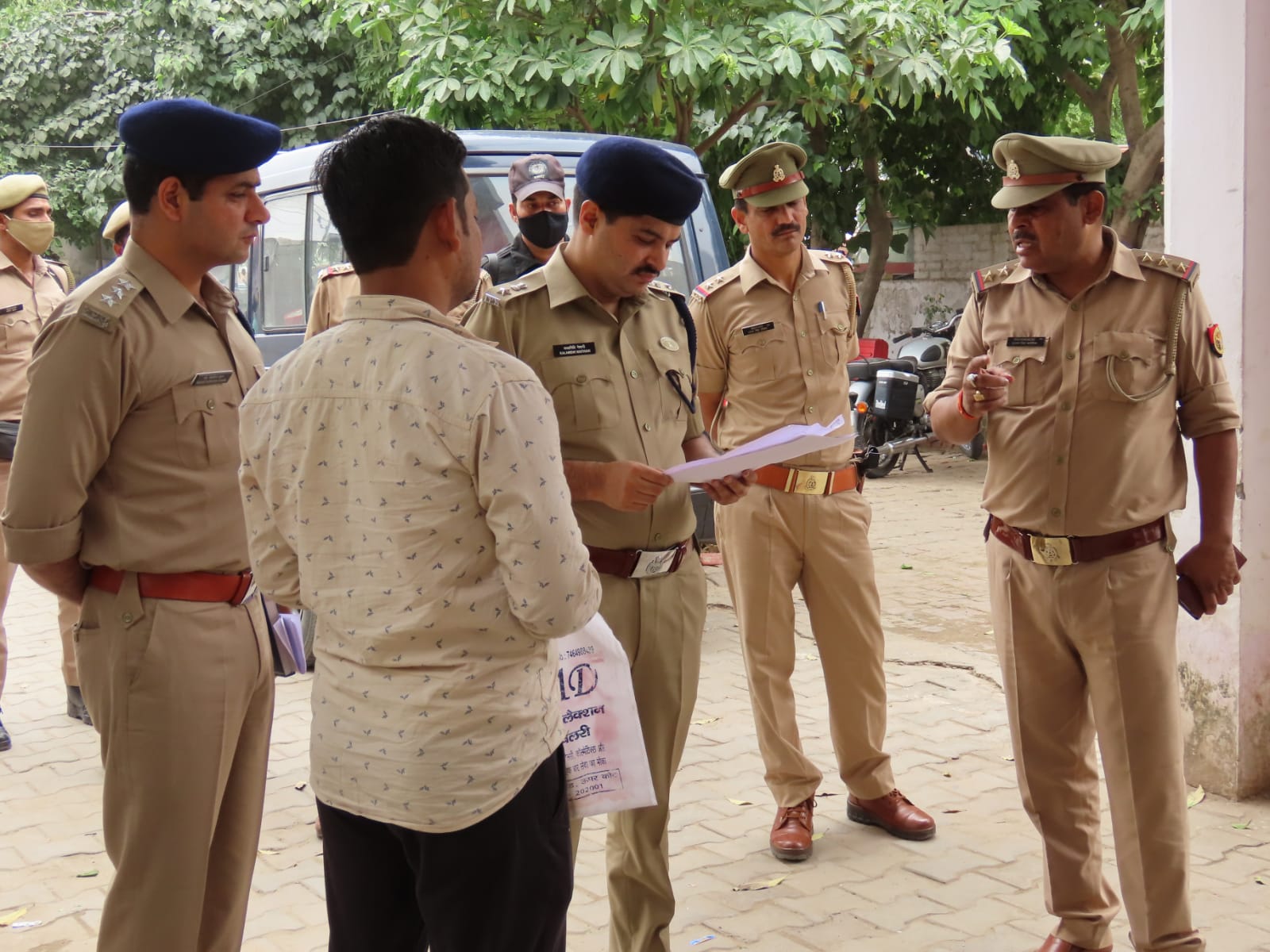 When a crowd of complainants was seen in the police station, the SSP himself heard the complaints