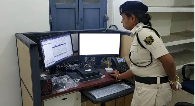 ERSS सेंटर पर लगा मॉनिटर। इस पर ही सूचना के साथ अन्य जानकारी मिलेगी।